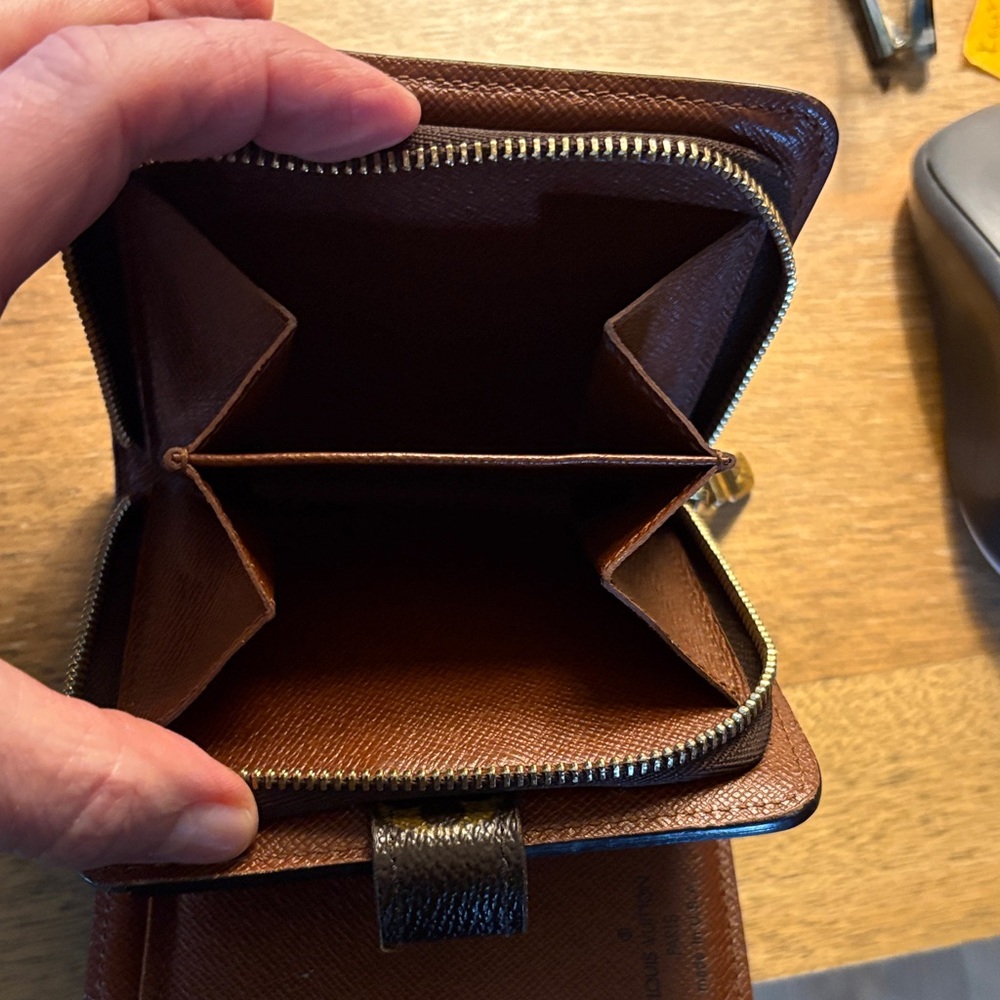 Authentic Louis Vuitton Brown Monogram Compact Wallet- very good condition! - Picture 6 of 7